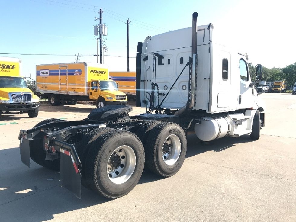 Sleeper Tractor-Heavy Duty Tractors-Freightliner-2020-T12664ST-Houston-TX-292,265\n\t\tmiles-$ 79,500 - Image 7