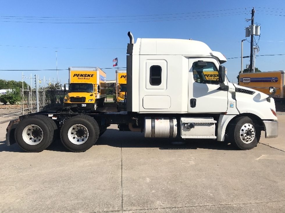 Sleeper Tractor-Heavy Duty Tractors-Freightliner-2020-T12664ST-Houston-TX-292,265\n\t\tmiles-$ 79,500 - Image 8