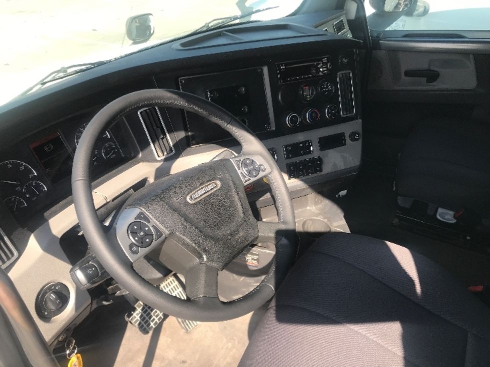 Sleeper Tractor-Heavy Duty Tractors-Freightliner-2020-T12664ST-Houston-TX-352,120\n\t\tmiles-$ 75,250 - Image 10