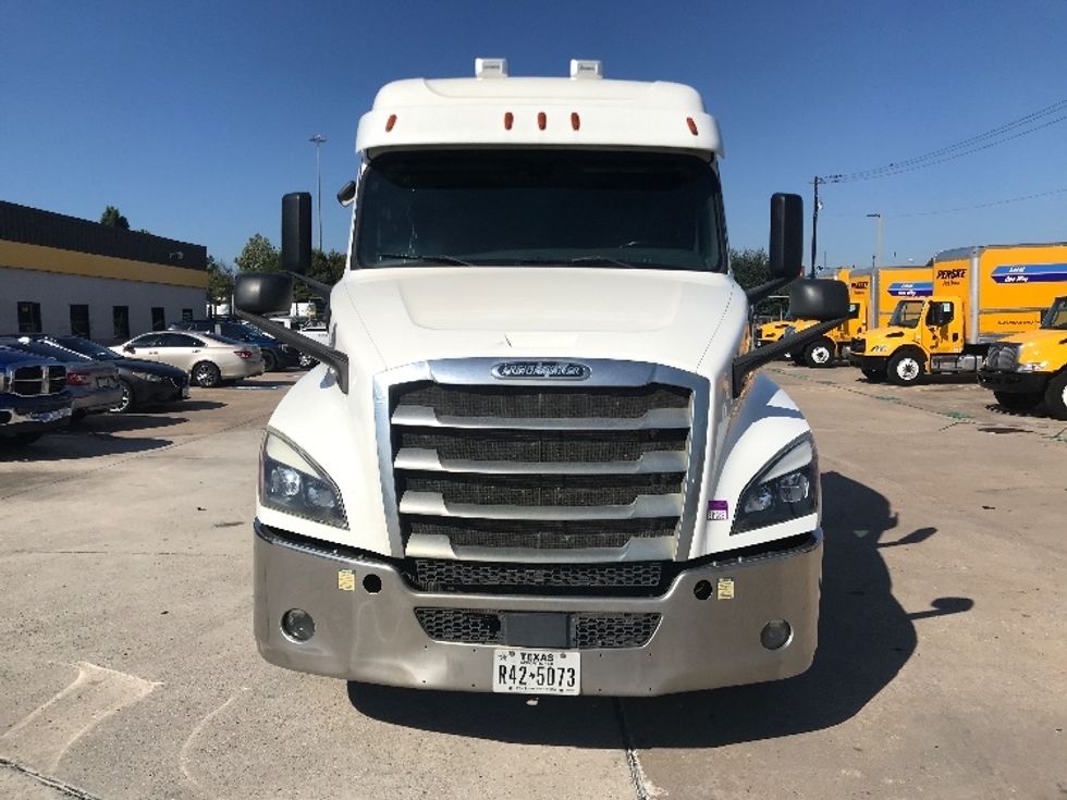 Sleeper Tractor-Heavy Duty Tractors-Freightliner-2020-T12664ST-Houston-TX-352,120\n\t\tmiles-$ 75,250 - Image 2