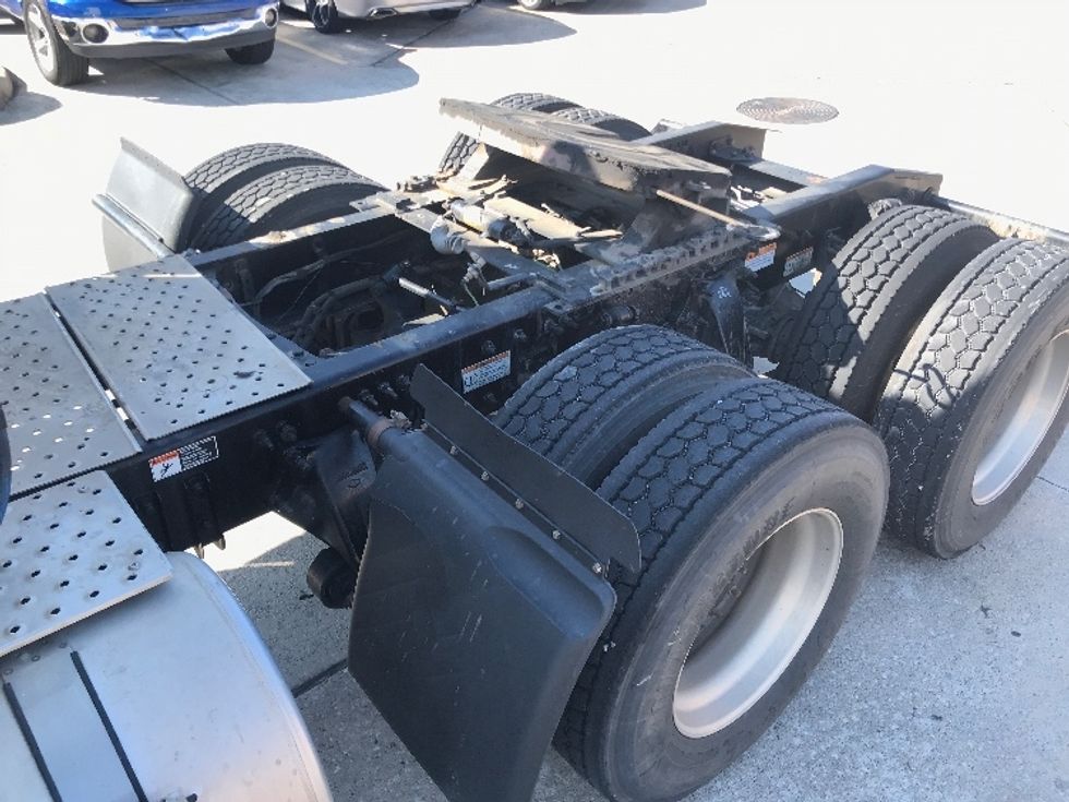 Sleeper Tractor-Heavy Duty Tractors-Freightliner-2020-T12664ST-Houston-TX-352,120\n\t\tmiles-$ 75,250 - Image 22