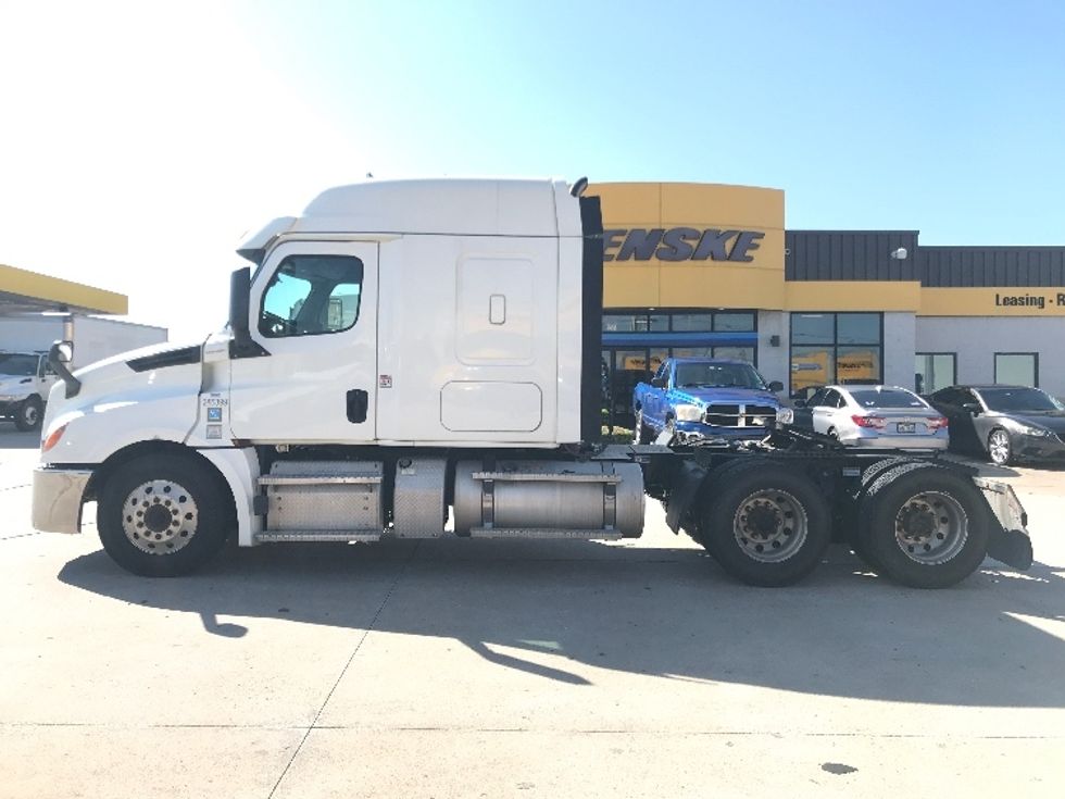 Sleeper Tractor-Heavy Duty Tractors-Freightliner-2020-T12664ST-Houston-TX-352,120\n\t\tmiles-$ 75,250 - Image 4