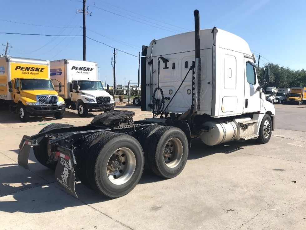 Sleeper Tractor-Heavy Duty Tractors-Freightliner-2020-T12664ST-Houston-TX-352,120\n\t\tmiles-$ 75,250 - Image 7