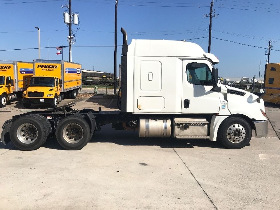 Sleeper Tractor-Heavy Duty Tractors-Freightliner-2020-T12664ST-Houston-TX-352,120\n\t\tmiles-$ 75,250 - Image 8