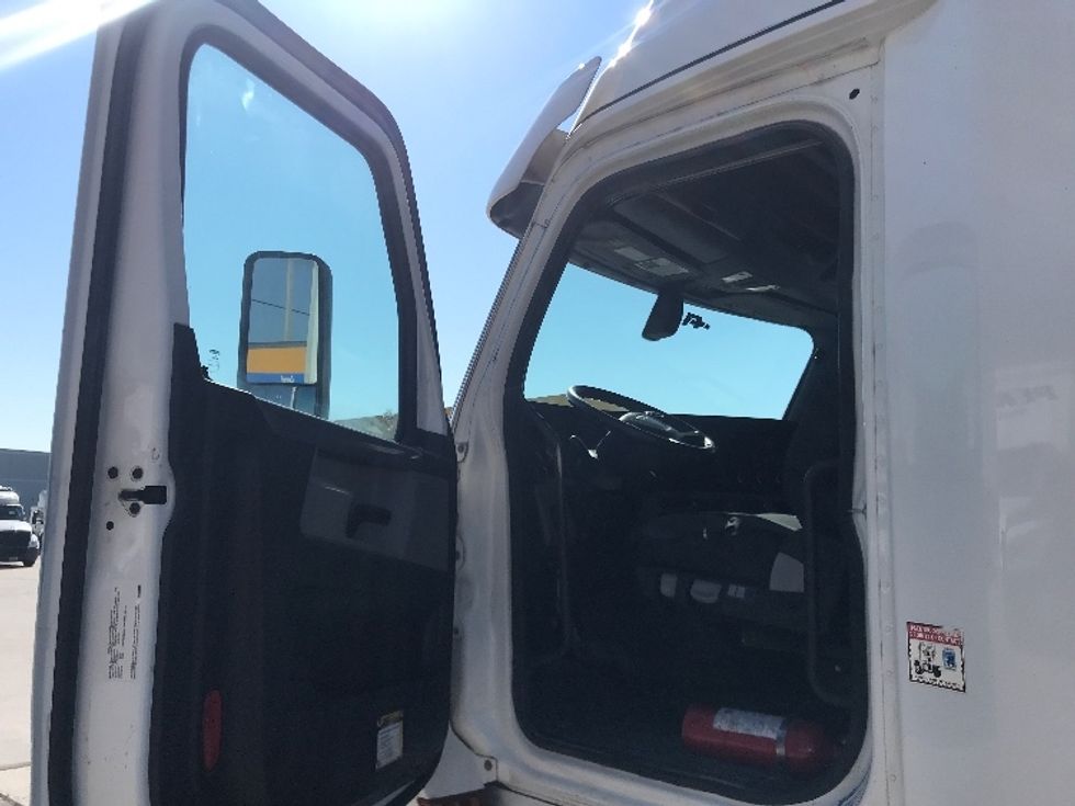 Sleeper Tractor-Heavy Duty Tractors-Freightliner-2020-T12664ST-Houston-TX-352,120\n\t\tmiles-$ 75,250 - Image 9