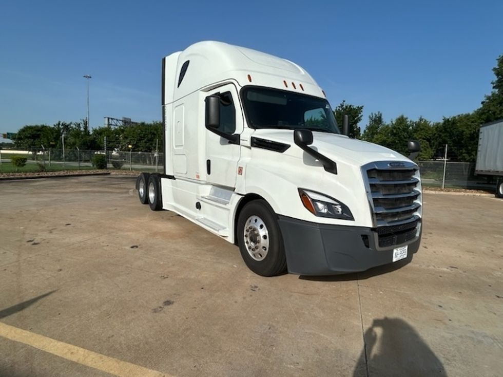 Sleeper Tractor-Heavy Duty Tractors-Freightliner-2020-T12664ST-Houston-TX-499,859\n\t\tmiles-$ 62,750 - Image 1