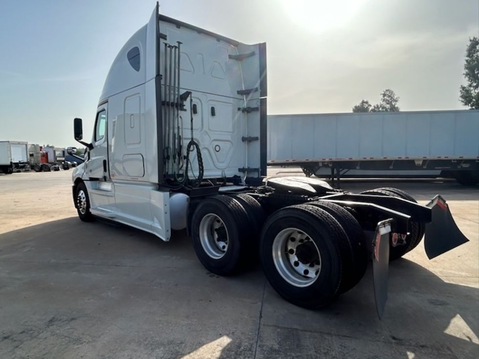 Sleeper Tractor-Heavy Duty Tractors-Freightliner-2020-T12664ST-Houston-TX-499,859\n\t\tmiles-$ 62,750 - Image 3