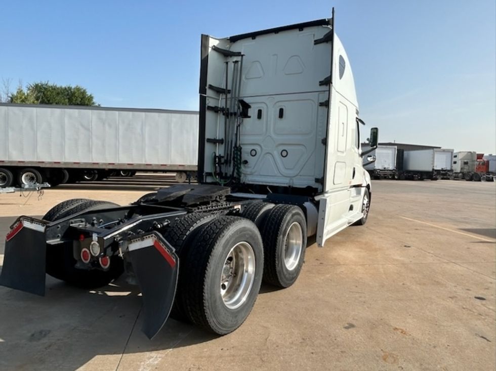 Sleeper Tractor-Heavy Duty Tractors-Freightliner-2020-T12664ST-Houston-TX-499,859\n\t\tmiles-$ 62,750 - Image 4