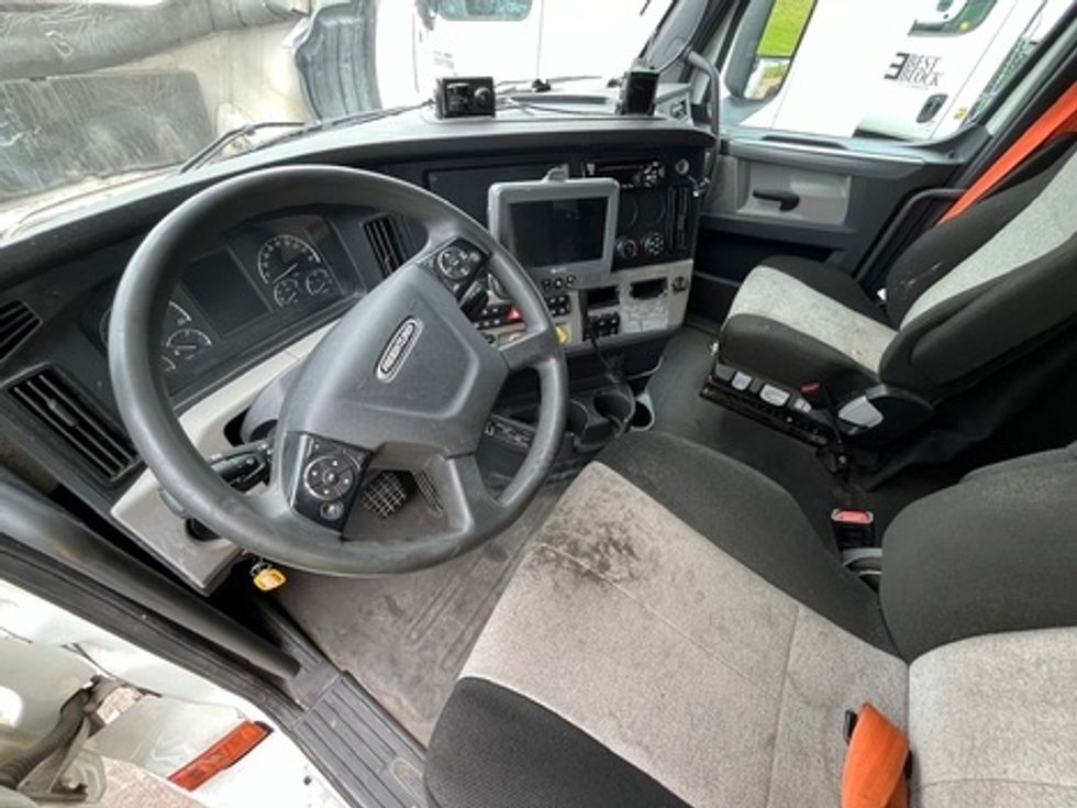 Sleeper Tractor-Heavy Duty Tractors-Freightliner-2020-T12664ST-Houston-TX-499,859\n\t\tmiles-$ 62,750 - Image 8
