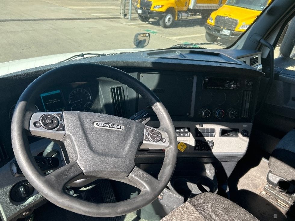 Sleeper Tractor-Heavy Duty Tractors-Freightliner-2020-T12664ST-Houston-TX-524,726\n\t\tmiles-$ 58,000 - Image 10