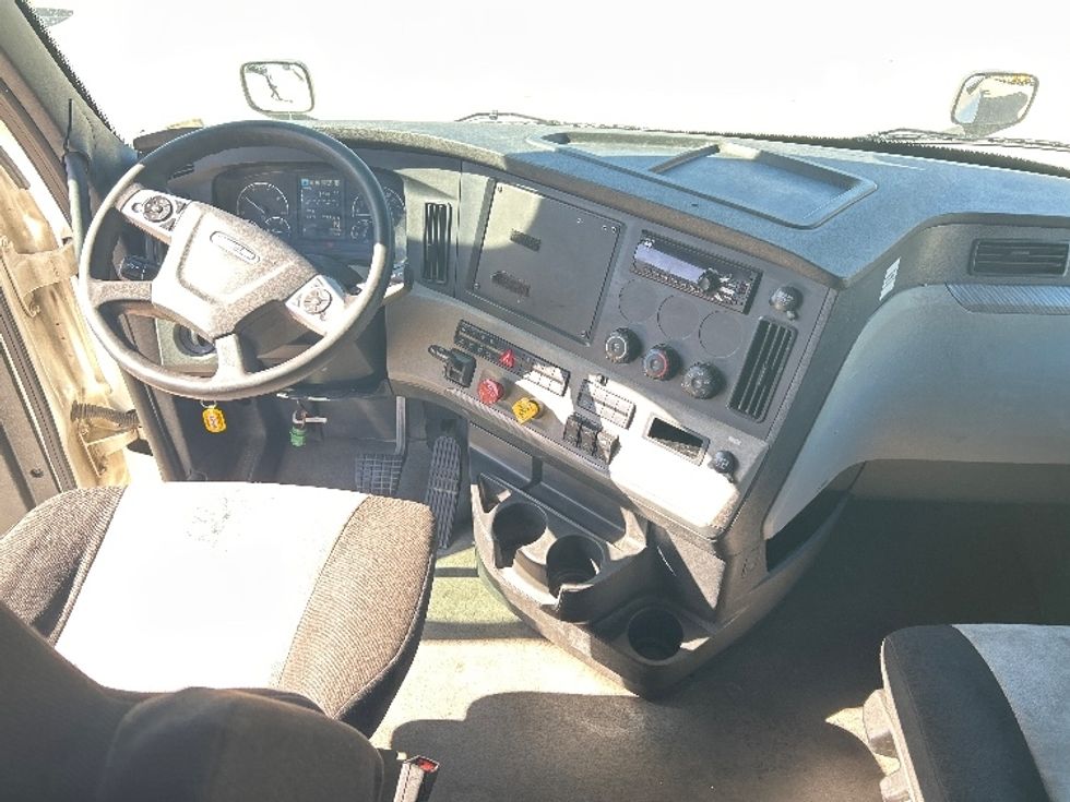 Sleeper Tractor-Heavy Duty Tractors-Freightliner-2020-T12664ST-Houston-TX-524,726\n\t\tmiles-$ 58,000 - Image 12