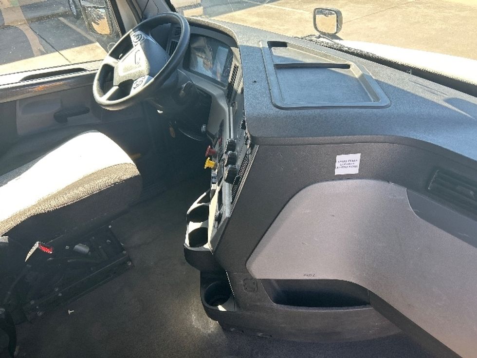 Sleeper Tractor-Heavy Duty Tractors-Freightliner-2020-T12664ST-Houston-TX-524,726\n\t\tmiles-$ 58,000 - Image 15