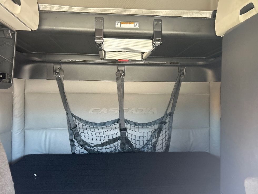 Sleeper Tractor-Heavy Duty Tractors-Freightliner-2020-T12664ST-Houston-TX-524,726\n\t\tmiles-$ 58,000 - Image 16