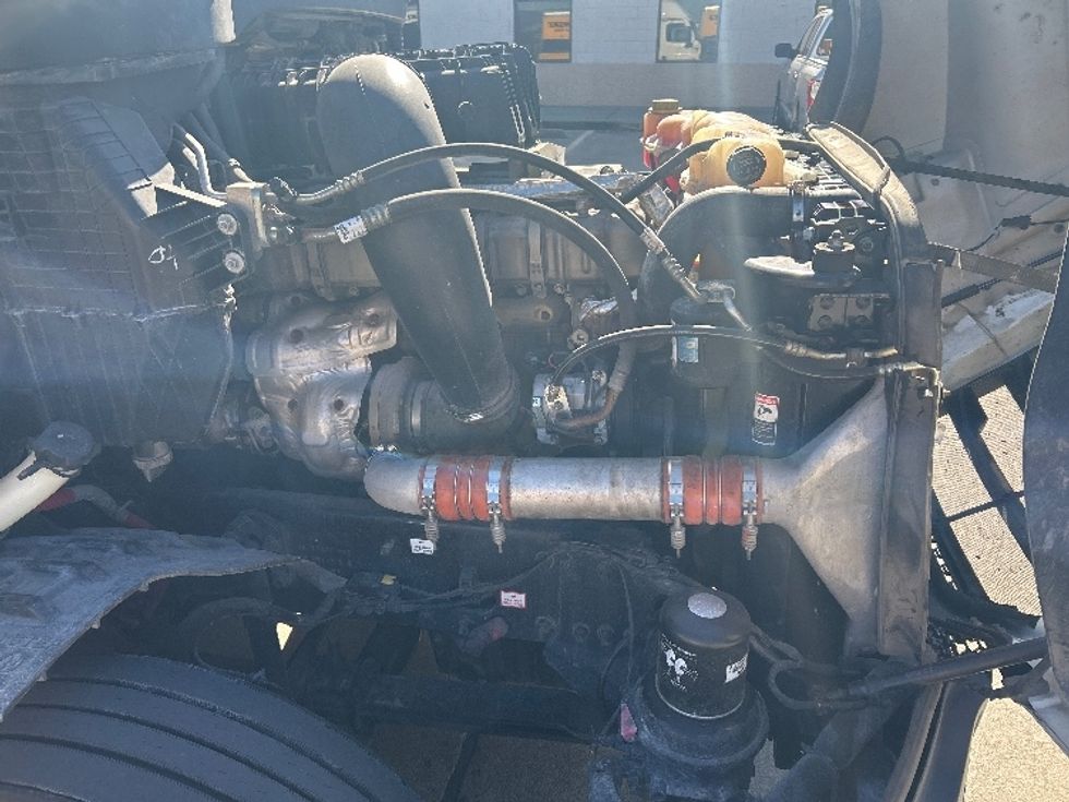 Sleeper Tractor-Heavy Duty Tractors-Freightliner-2020-T12664ST-Houston-TX-524,726\n\t\tmiles-$ 58,000 - Image 20