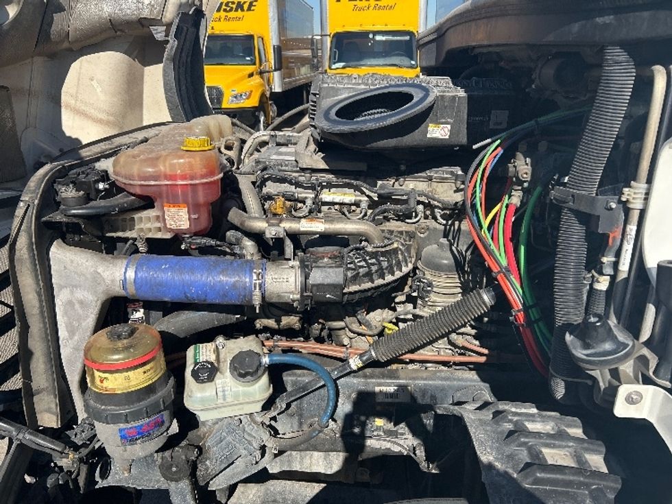 Sleeper Tractor-Heavy Duty Tractors-Freightliner-2020-T12664ST-Houston-TX-524,726\n\t\tmiles-$ 58,000 - Image 21