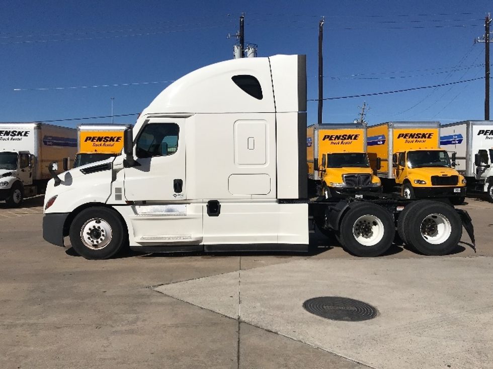 Sleeper Tractor-Heavy Duty Tractors-Freightliner-2020-T12664ST-Houston-TX-524,726\n\t\tmiles-$ 58,000 - Image 4