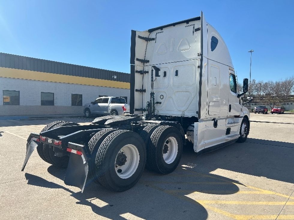 Sleeper Tractor-Heavy Duty Tractors-Freightliner-2020-T12664ST-Houston-TX-524,726\n\t\tmiles-$ 58,000 - Image 7