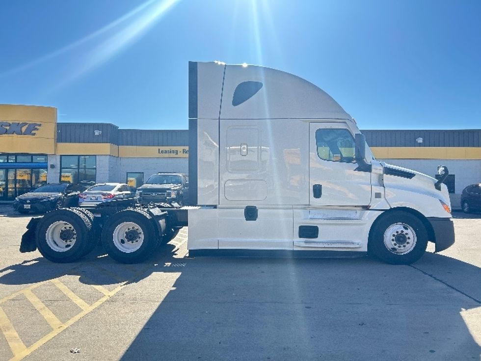 Sleeper Tractor-Heavy Duty Tractors-Freightliner-2020-T12664ST-Houston-TX-524,726\n\t\tmiles-$ 58,000 - Image 8