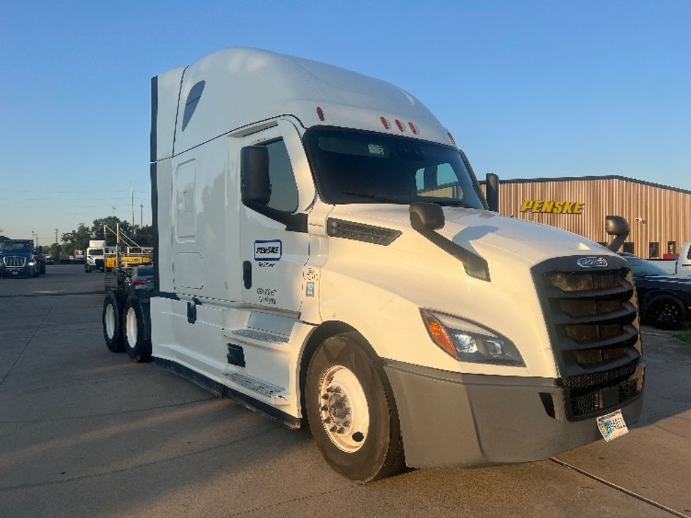 Sleeper Tractor-Heavy Duty Tractors-Freightliner-2020-T12664ST-Houston-TX-531,163\n\t\tmiles-$ 61,750 - Image 1
