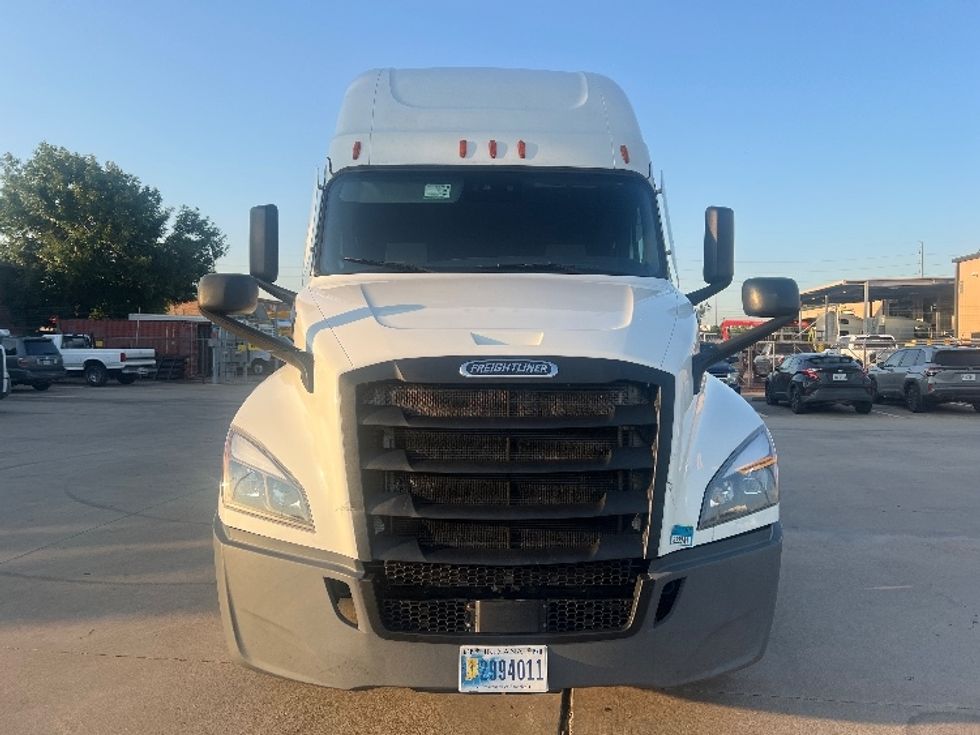 Sleeper Tractor-Heavy Duty Tractors-Freightliner-2020-T12664ST-Houston-TX-531,163\n\t\tmiles-$ 61,750 - Image 2