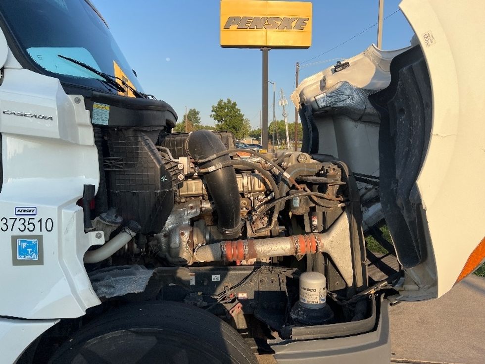 Sleeper Tractor-Heavy Duty Tractors-Freightliner-2020-T12664ST-Houston-TX-531,163\n\t\tmiles-$ 61,750 - Image 20