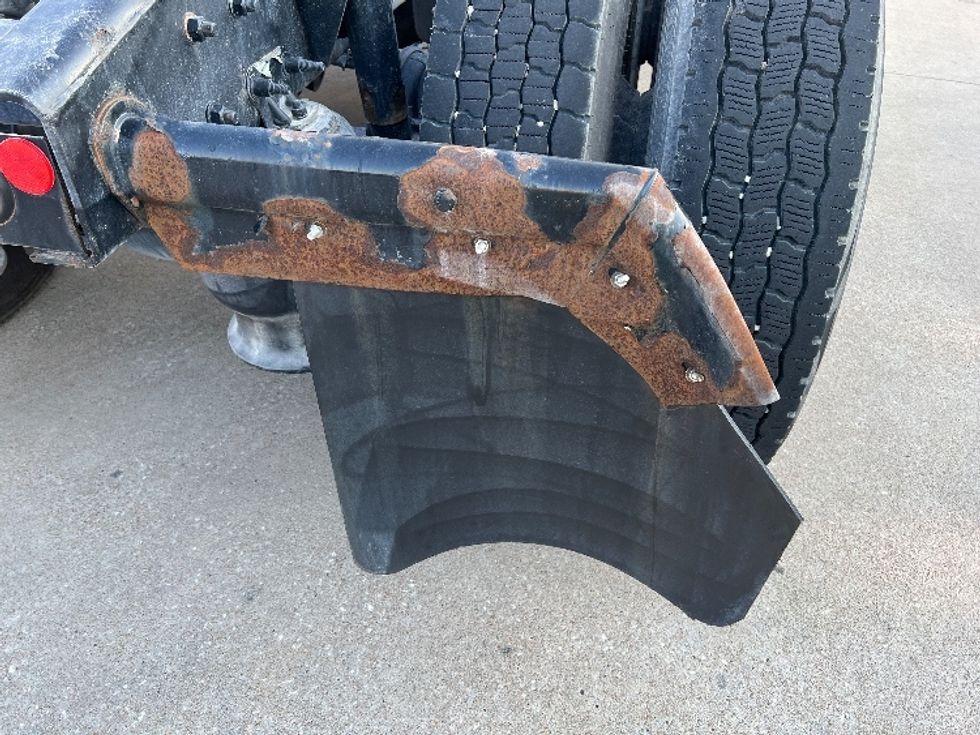 Sleeper Tractor-Heavy Duty Tractors-Freightliner-2020-T12664ST-Houston-TX-531,163\n\t\tmiles-$ 61,750 - Image 25