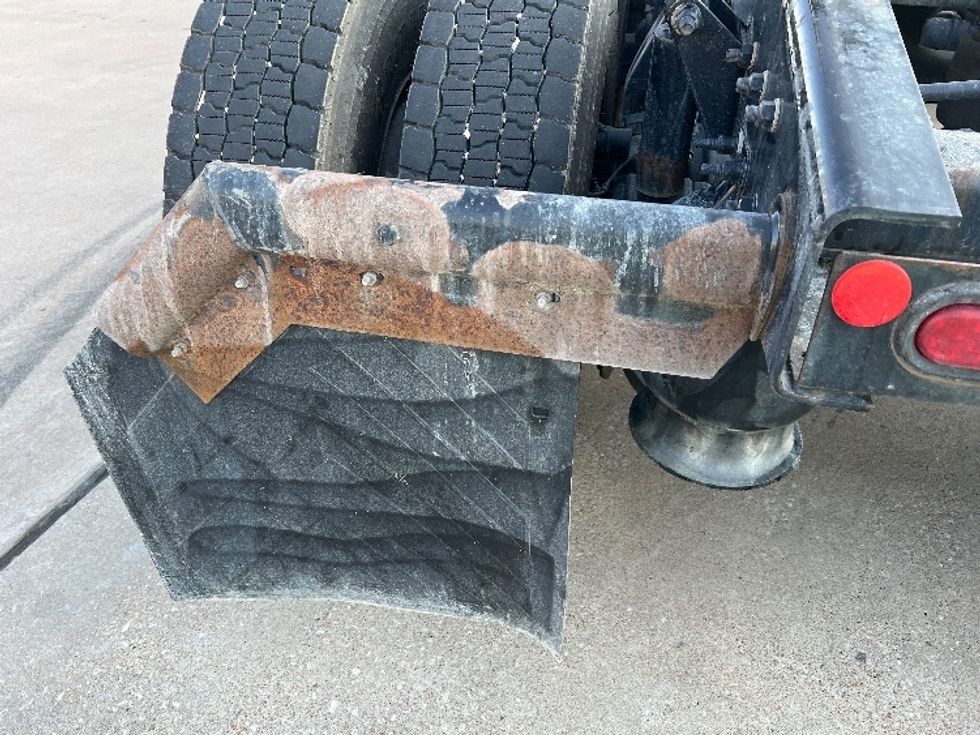 Sleeper Tractor-Heavy Duty Tractors-Freightliner-2020-T12664ST-Houston-TX-531,163\n\t\tmiles-$ 61,750 - Image 26