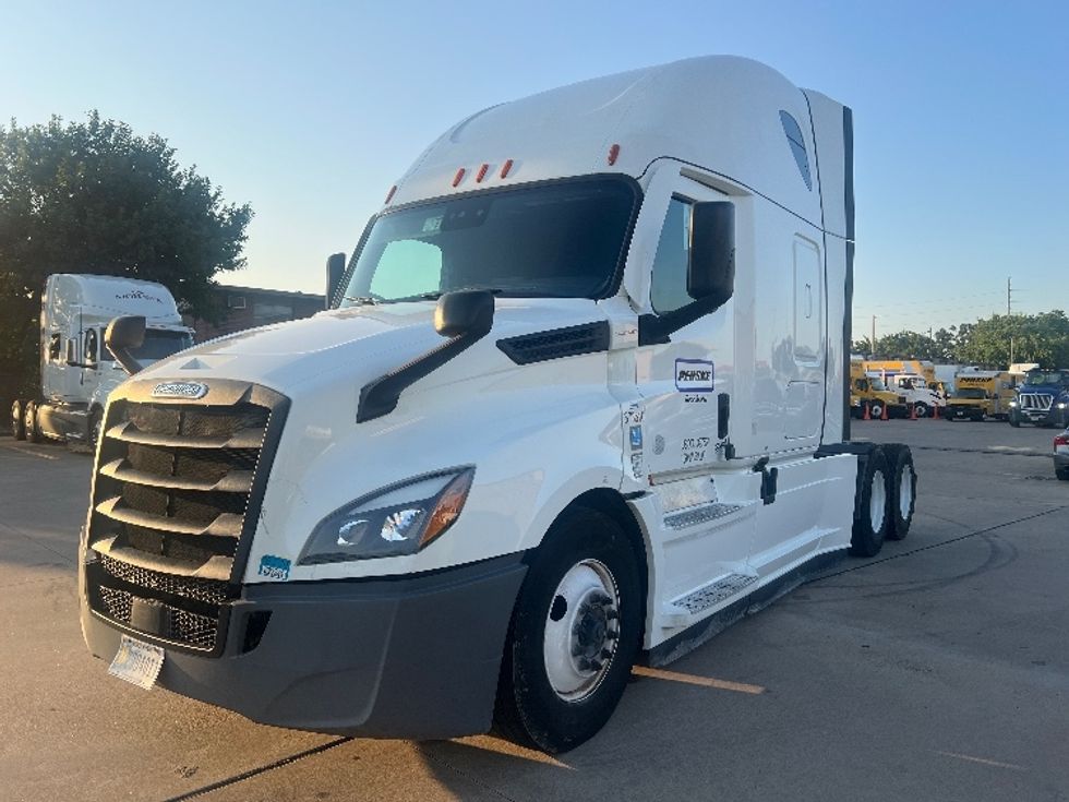 Sleeper Tractor-Heavy Duty Tractors-Freightliner-2020-T12664ST-Houston-TX-531,163\n\t\tmiles-$ 61,750 - Image 3