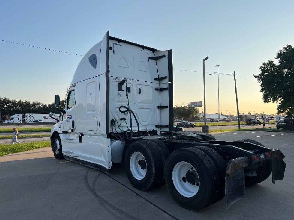 Sleeper Tractor-Heavy Duty Tractors-Freightliner-2020-T12664ST-Houston-TX-531,163\n\t\tmiles-$ 61,750 - Image 5