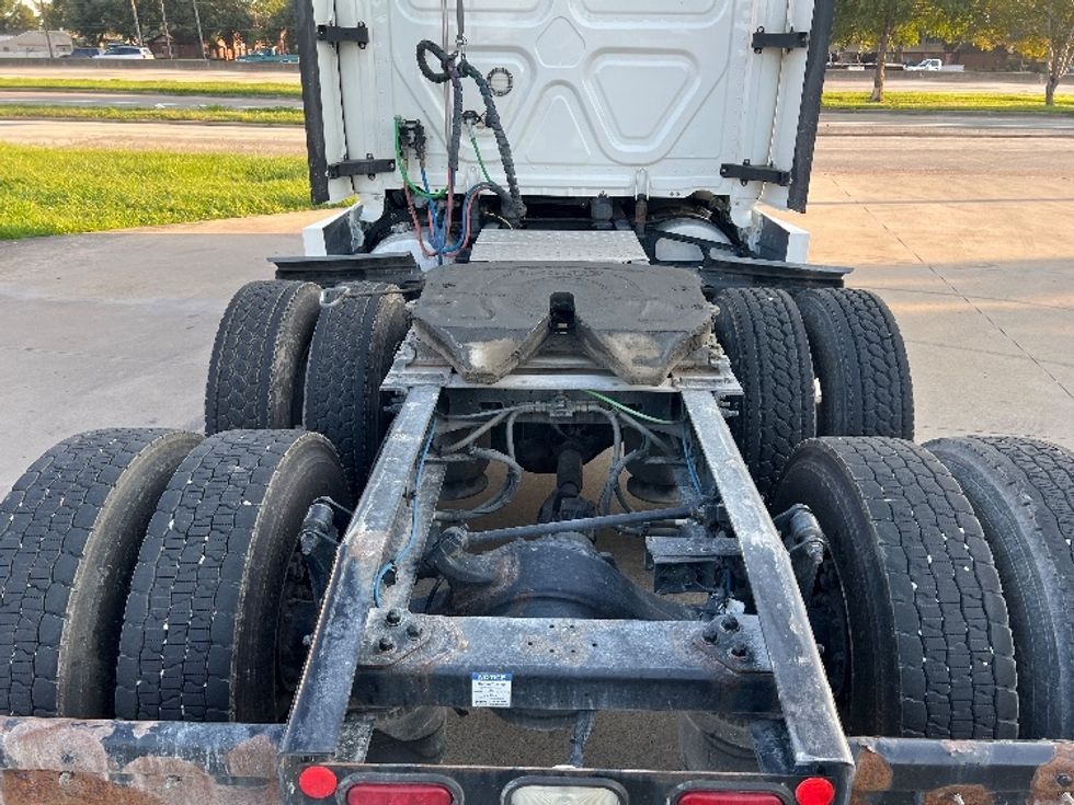 Sleeper Tractor-Heavy Duty Tractors-Freightliner-2020-T12664ST-Houston-TX-531,163\n\t\tmiles-$ 61,750 - Image 6