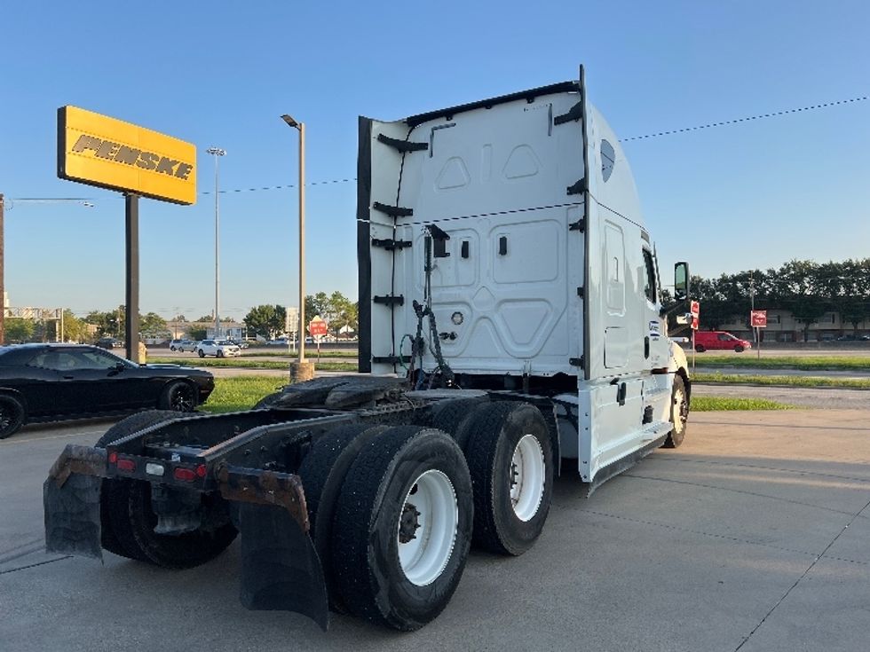Sleeper Tractor-Heavy Duty Tractors-Freightliner-2020-T12664ST-Houston-TX-531,163\n\t\tmiles-$ 61,750 - Image 7