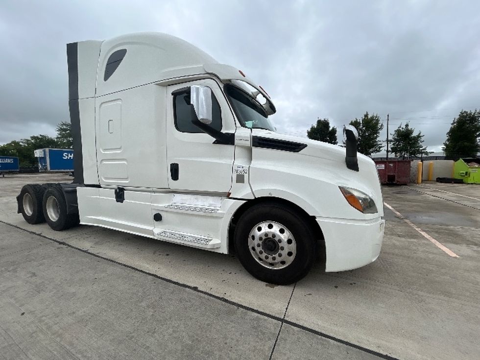 Sleeper Tractor-Heavy Duty Tractors-Freightliner-2020-T12664ST-Houston-TX-541,772\n\t\tmiles-$ 61,500 - Image 1