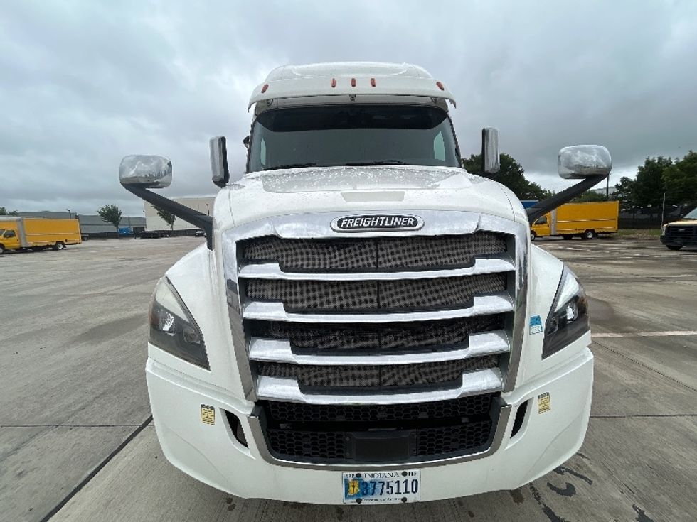 Sleeper Tractor-Heavy Duty Tractors-Freightliner-2020-T12664ST-Houston-TX-541,772\n\t\tmiles-$ 61,500 - Image 2
