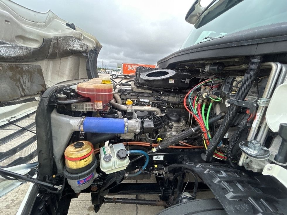 Sleeper Tractor-Heavy Duty Tractors-Freightliner-2020-T12664ST-Houston-TX-541,772\n\t\tmiles-$ 61,500 - Image 21