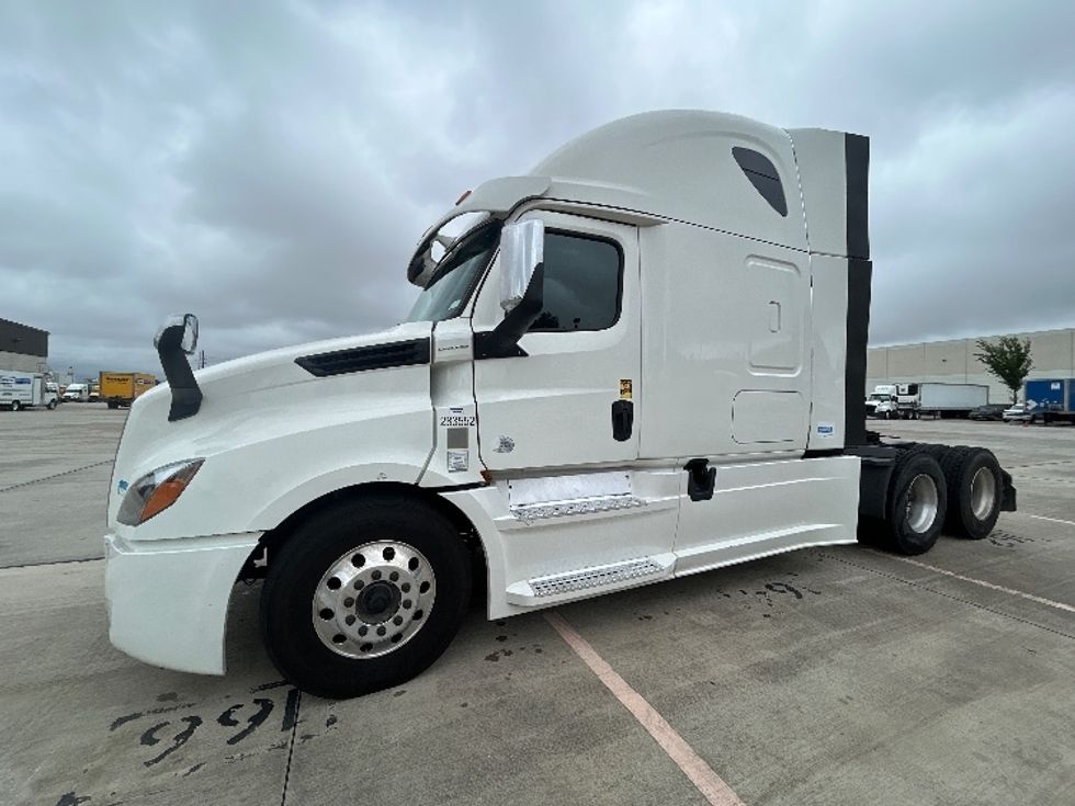 Sleeper Tractor-Heavy Duty Tractors-Freightliner-2020-T12664ST-Houston-TX-541,772\n\t\tmiles-$ 61,500 - Image 3