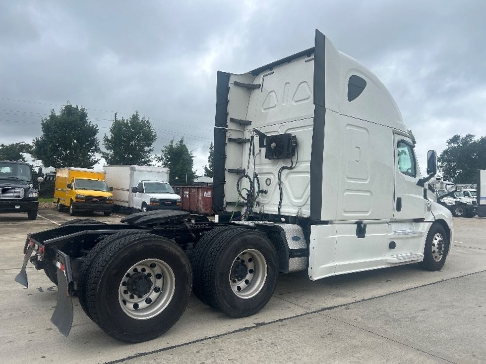 Sleeper Tractor-Heavy Duty Tractors-Freightliner-2020-T12664ST-Houston-TX-541,772\n\t\tmiles-$ 61,500 - Image 7