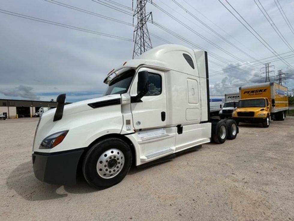 Sleeper Tractor-Heavy Duty Tractors-Freightliner-2020-T12664ST-Houston-TX-544,821\n\t\tmiles-$ 53,250 - Image 1