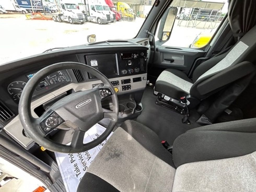 Sleeper Tractor-Heavy Duty Tractors-Freightliner-2020-T12664ST-Houston-TX-544,821\n\t\tmiles-$ 53,250 - Image 12