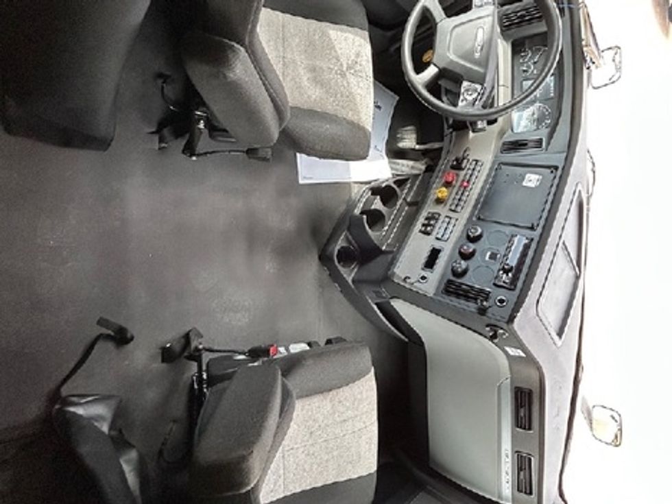 Sleeper Tractor-Heavy Duty Tractors-Freightliner-2020-T12664ST-Houston-TX-544,821\n\t\tmiles-$ 53,250 - Image 14