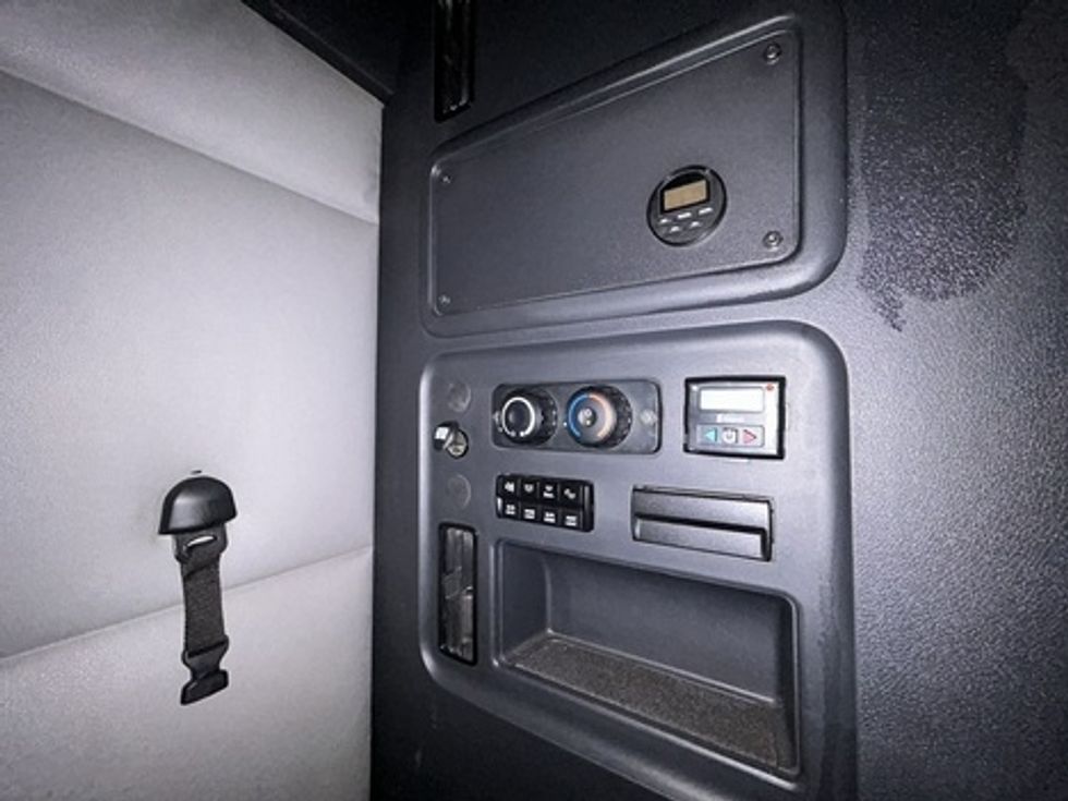 Sleeper Tractor-Heavy Duty Tractors-Freightliner-2020-T12664ST-Houston-TX-544,821\n\t\tmiles-$ 53,250 - Image 17