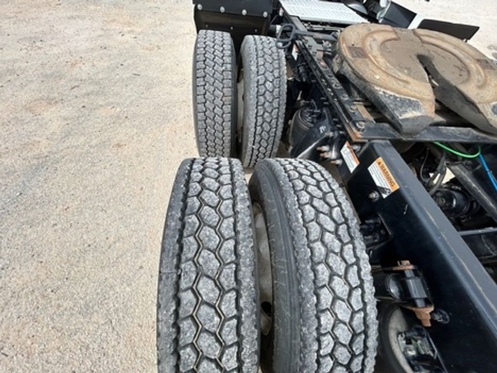 Sleeper Tractor-Heavy Duty Tractors-Freightliner-2020-T12664ST-Houston-TX-544,821\n\t\tmiles-$ 53,250 - Image 18