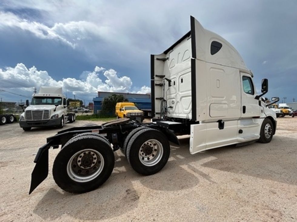Sleeper Tractor-Heavy Duty Tractors-Freightliner-2020-T12664ST-Houston-TX-544,821\n\t\tmiles-$ 53,250 - Image 5