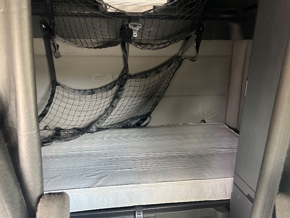 Sleeper Tractor-Heavy Duty Tractors-Freightliner-2020-T12664ST-Houston-TX-564,986\n\t\tmiles-$ 58,250 - Image 16