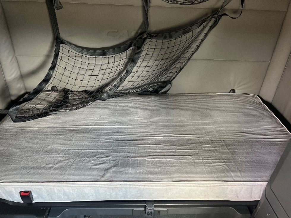 Sleeper Tractor-Heavy Duty Tractors-Freightliner-2020-T12664ST-Houston-TX-564,986\n\t\tmiles-$ 58,250 - Image 17