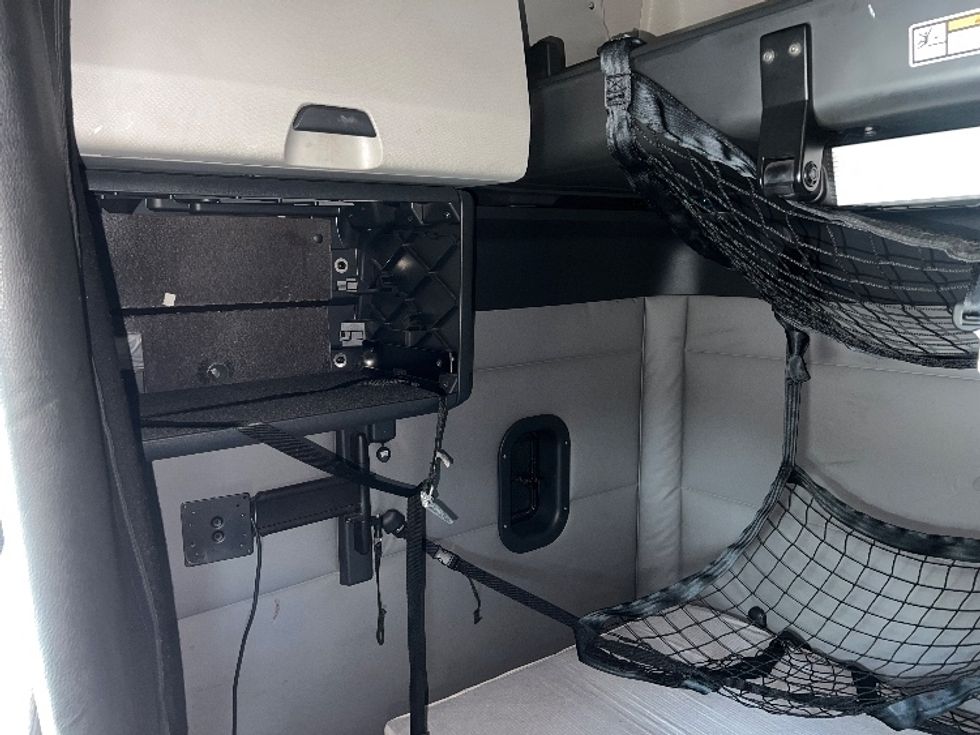 Sleeper Tractor-Heavy Duty Tractors-Freightliner-2020-T12664ST-Houston-TX-564,986\n\t\tmiles-$ 58,250 - Image 19