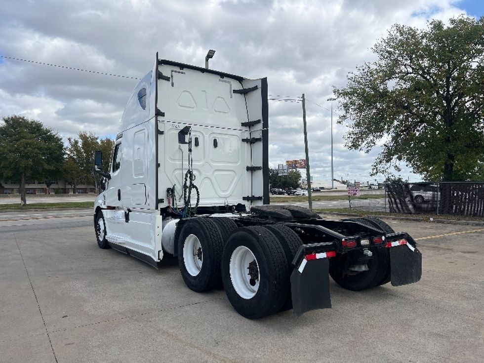 Sleeper Tractor-Heavy Duty Tractors-Freightliner-2020-T12664ST-Houston-TX-564,986\n\t\tmiles-$ 58,250 - Image 5