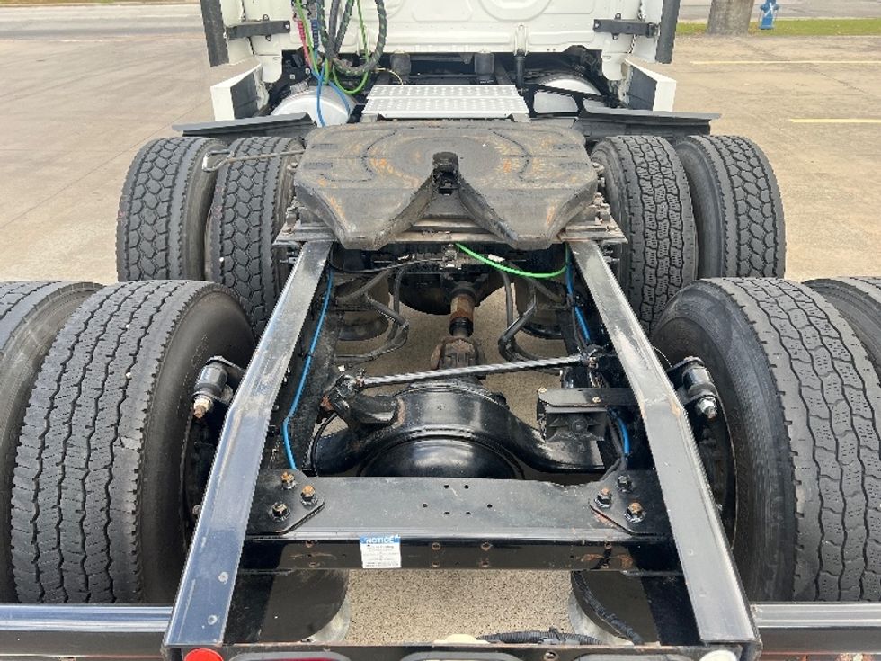 Sleeper Tractor-Heavy Duty Tractors-Freightliner-2020-T12664ST-Houston-TX-564,986\n\t\tmiles-$ 58,250 - Image 6