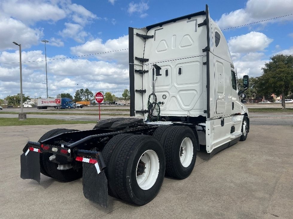 Sleeper Tractor-Heavy Duty Tractors-Freightliner-2020-T12664ST-Houston-TX-564,986\n\t\tmiles-$ 58,250 - Image 7