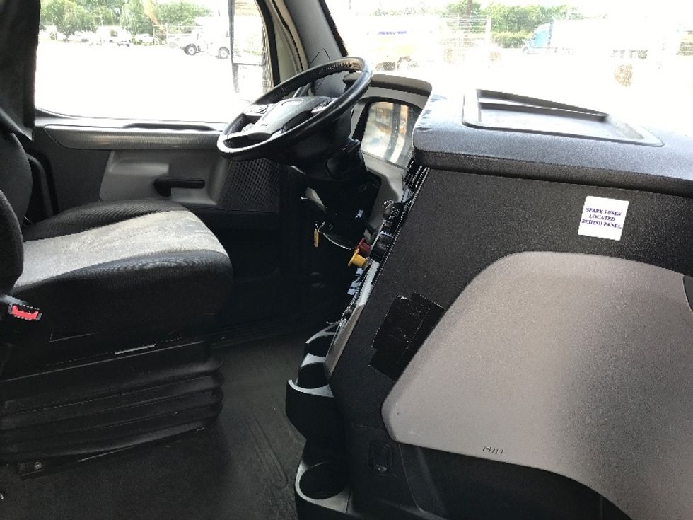 Sleeper Tractor-Heavy Duty Tractors-Freightliner-2020-T12664ST-Houston-TX-581,462\n\t\tmiles-$ 59,000 - Image 14