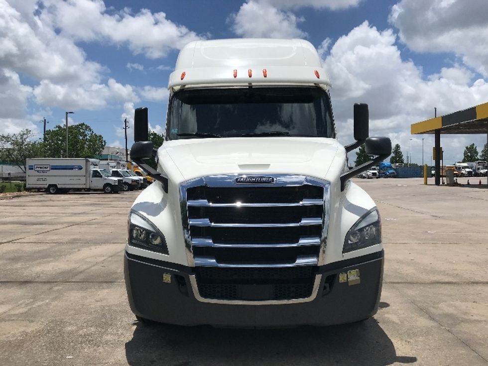 Sleeper Tractor-Heavy Duty Tractors-Freightliner-2020-T12664ST-Houston-TX-581,462\n\t\tmiles-$ 59,000 - Image 2